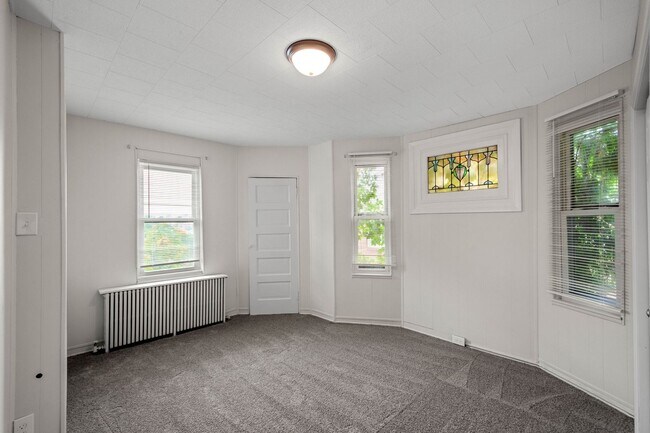 Building Photo - Great Mt Washington Location!