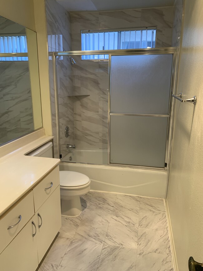 Marbel stone bathrooms - 1427 Saltair S Ave