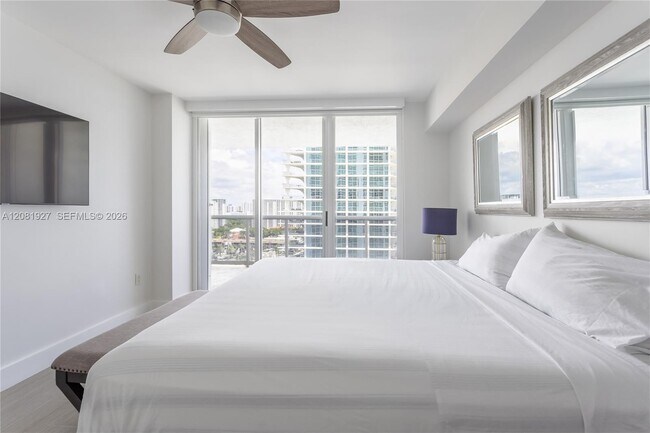 Building Photo - 16711 Collins Ave