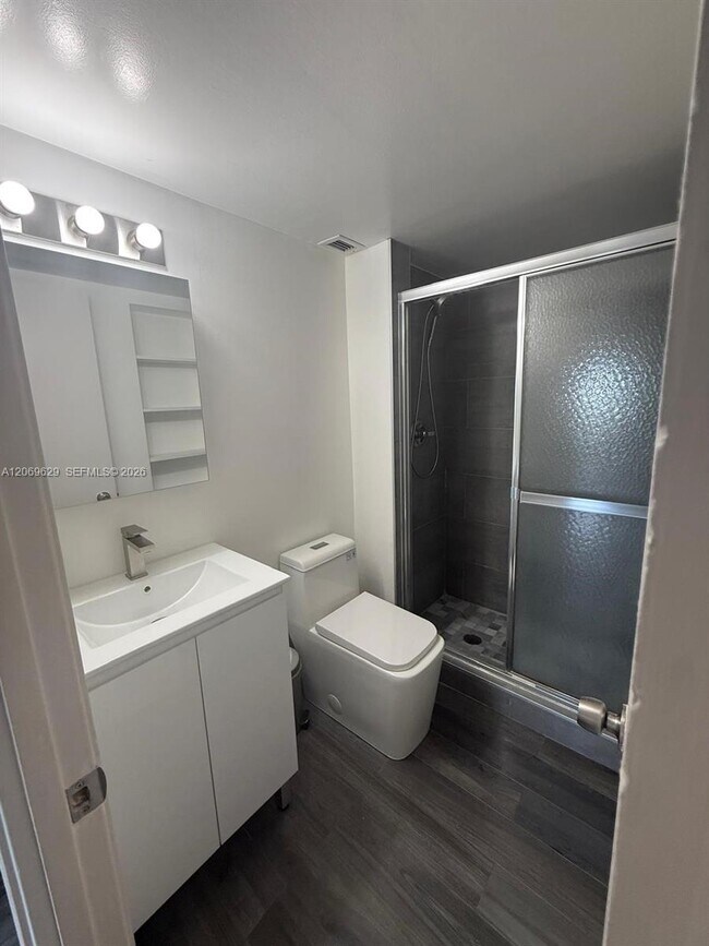 Building Photo - 1351 NE Miami Gardens Dr