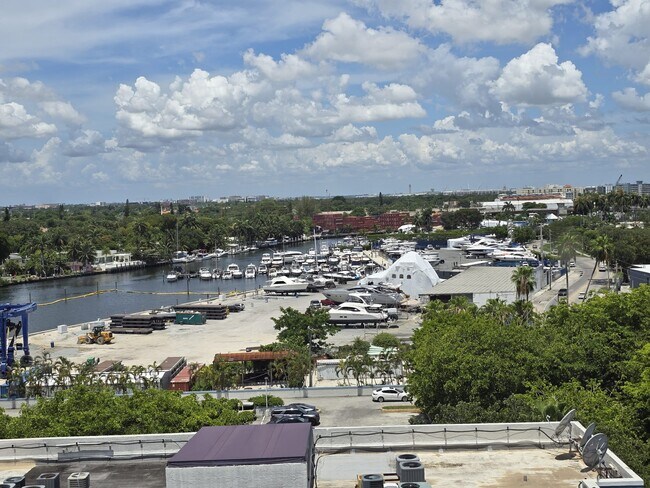 Building Photo - 1700 NW North River Dr