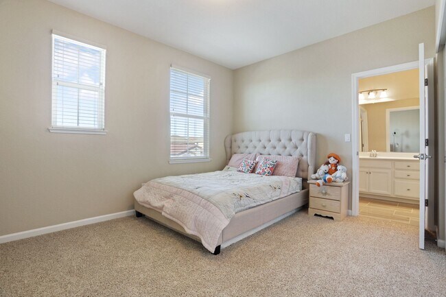 Building Photo - Beautiful home in desirable Spring Lake community Woodland