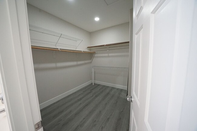 Building Photo - SHOWINGS AVAILABLE NOW