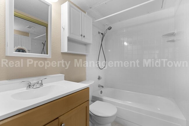 Building Photo - Cozy One-Bedroom Townhome in Prime Arlingt...