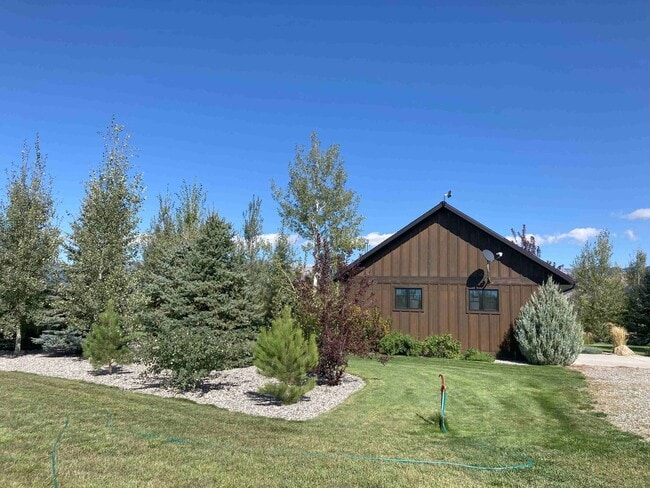 Building Photo - Stunner on Springhill
