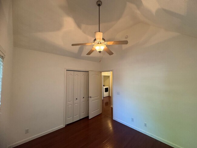 Building Photo - Single Family Home in Clarksville!