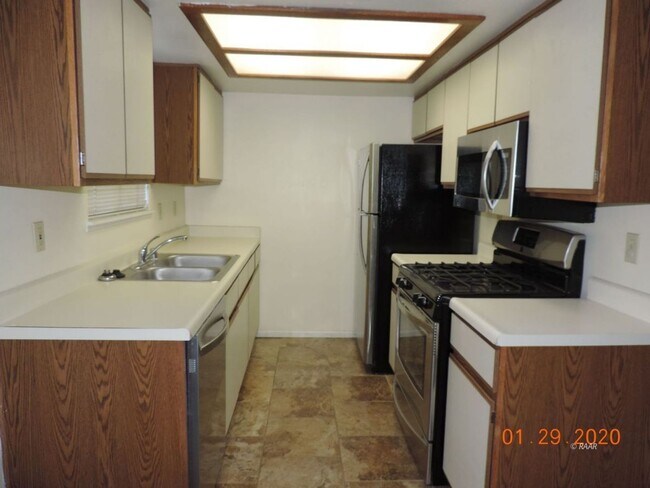 Building Photo - 600 W Graaf Ave