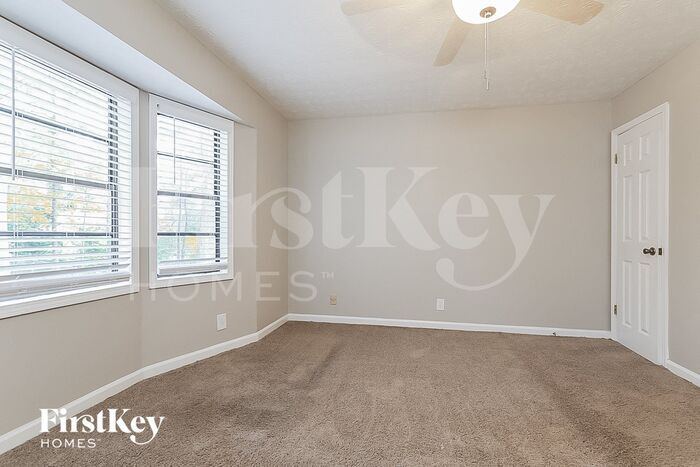 Building Photo - 2047 Lake Ridge Terrace