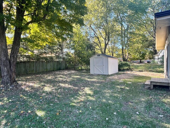 Building Photo - Beautiful 3 bedroom 2 bath home located in Southern Hills Subdivision