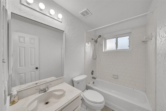 Building Photo - 16531 Tranquil Dr