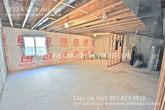 Building Photo - 1833 N Blue Iris Ave