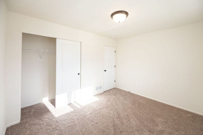 Building Photo - 3bd 2ba -  Ranch-Style Living in Northwest Loveland