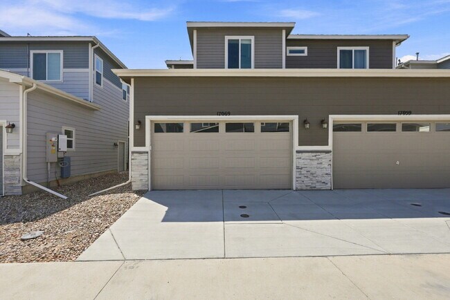 Building Photo - $2,495.95 - 3 Bed, 2.5 Bath Townhome in Aurora with Central AC and In Unit Laundry!