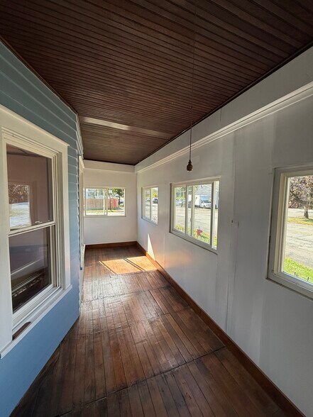 Building Photo - 280 3rd Ave