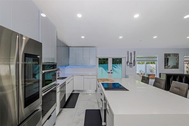 Building Photo - 344 SW 191st Ave