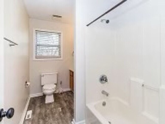 Building Photo - 4BR/3BR Home - $2,300/month
