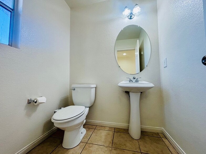 Building Photo - 40350 Maravilla Dr