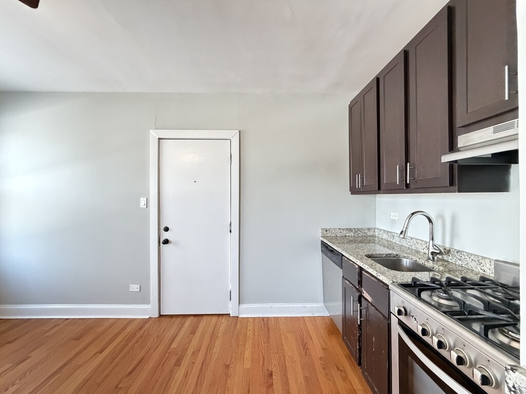Building Photo - 627 W Patterson Ave