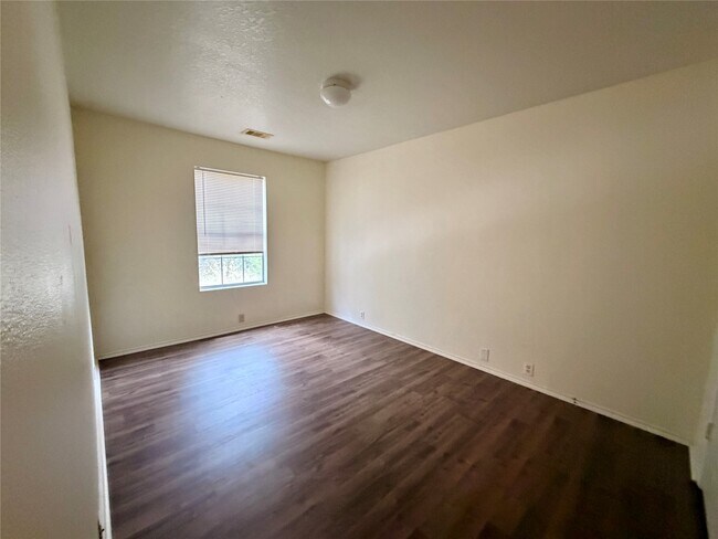 Building Photo - 23854 Township Elm St