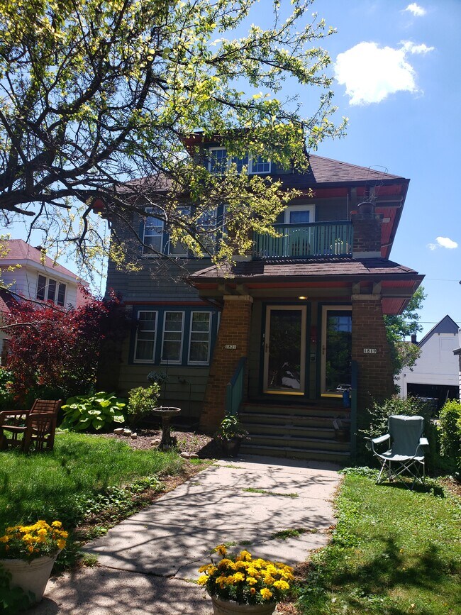 1821 E Wood Pl 1821 E Wood Pl Shorewood WI 53211 Apartment Finder