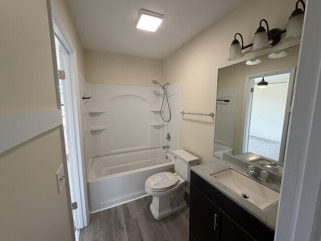 Building Photo - Townhouse for Rent