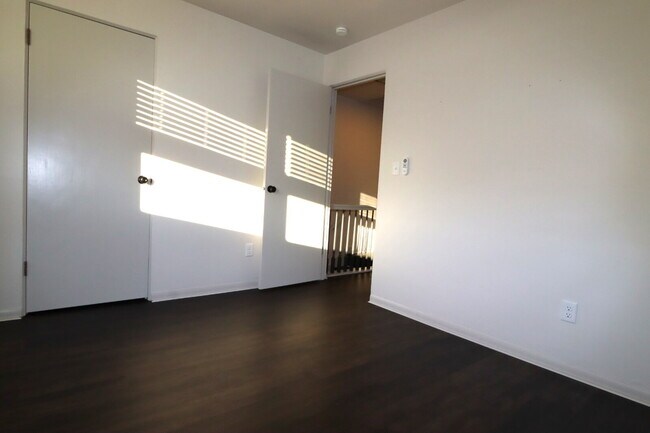 Building Photo - Updated 3-Bed Duplex with 1.5 Baths in Appleton