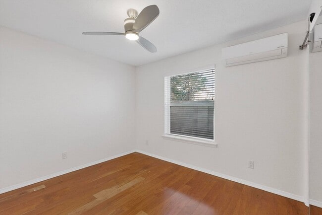 Building Photo - Executive Rental