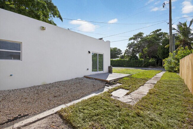 Building Photo - 3108 Greenwood Ave