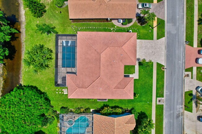 Building Photo - 10099 Canoe Brook Cir
