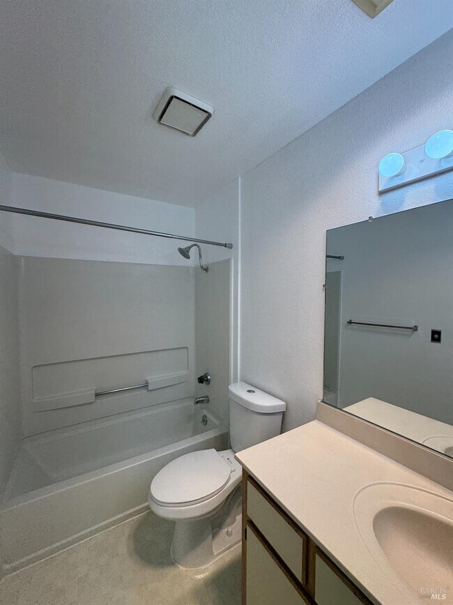 Building Photo - 375 Lighthouse Dr