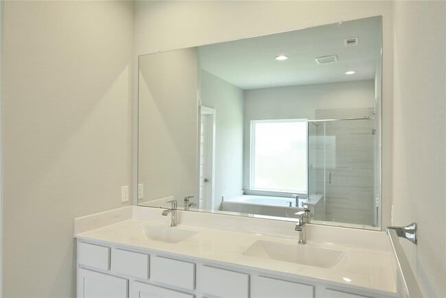 Building Photo - 3207 Tilley Dr
