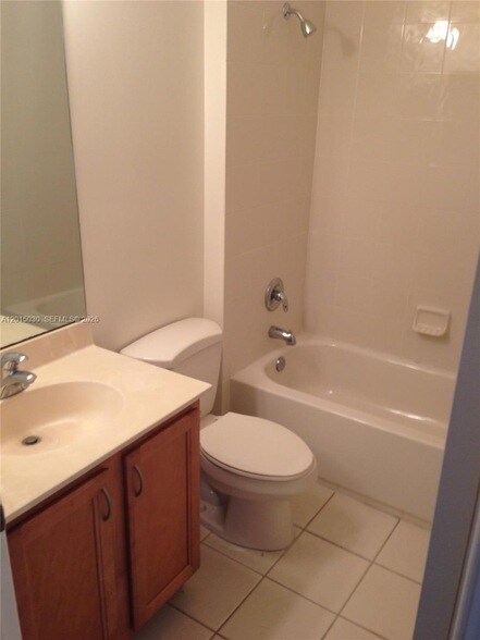 Building Photo - 690 Amador Ln