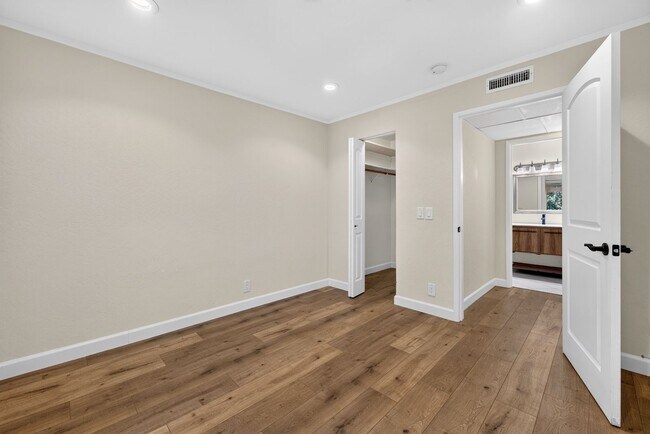 Building Photo - Resort-Style Living in Walnut Creek! Bright 1BR w/ Private Tree-Line Balcony!