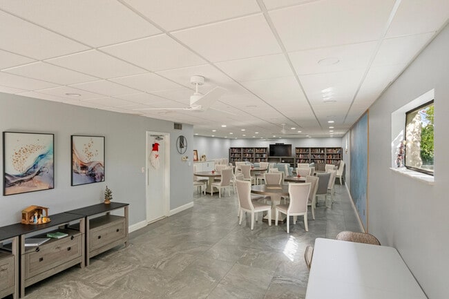 Building Photo - 5300 Jimmy Buffett Mem Hwy