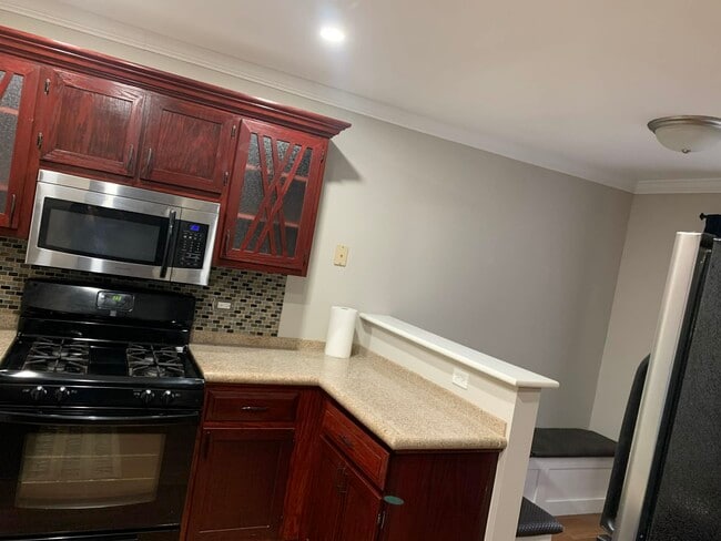 Building Photo - 6827 Hickory St