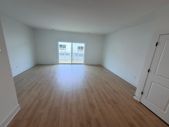 Building Photo - 15375 Sunray Aly