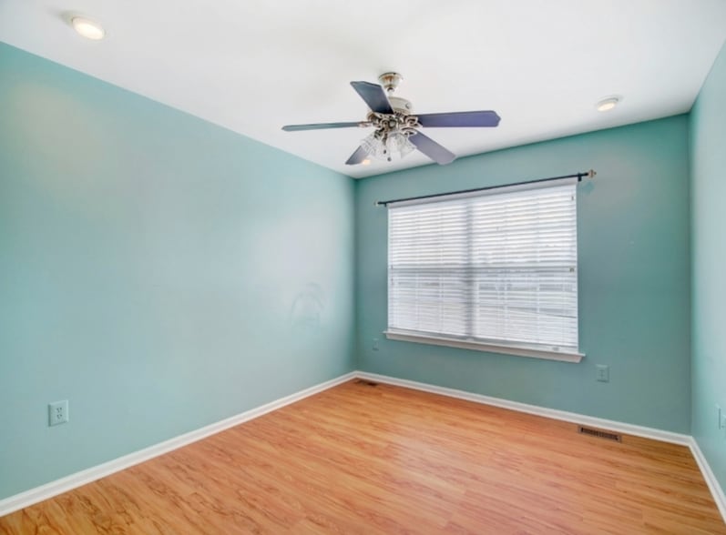 Building Photo - 8 Mulberry Ct