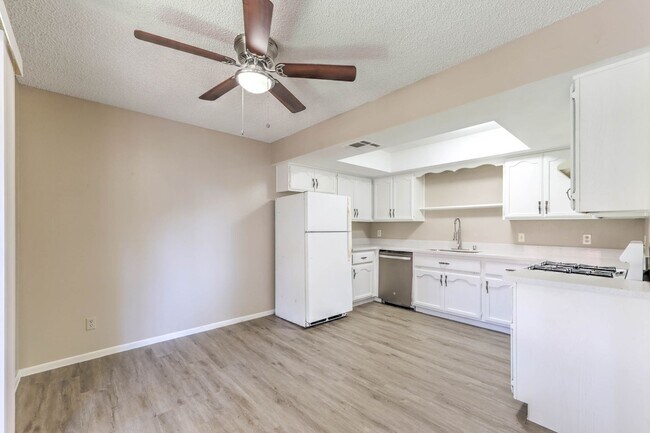 Building Photo - Newly RENOVATED Two Bedroom, 2 Bathroom Condo