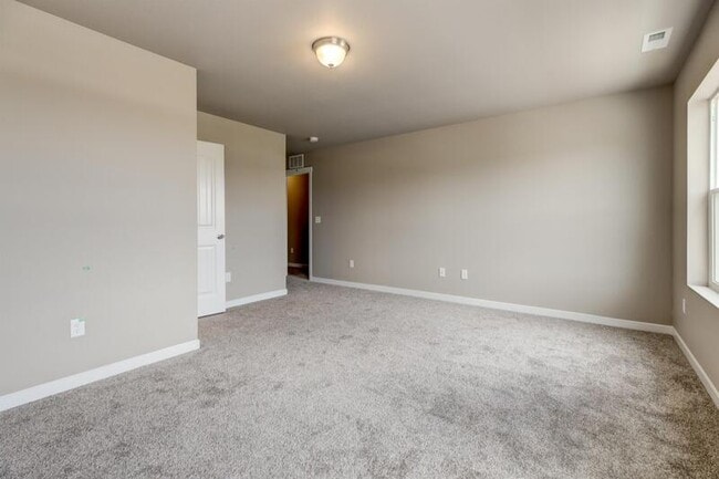 Building Photo - 4685 Pleasant Port View