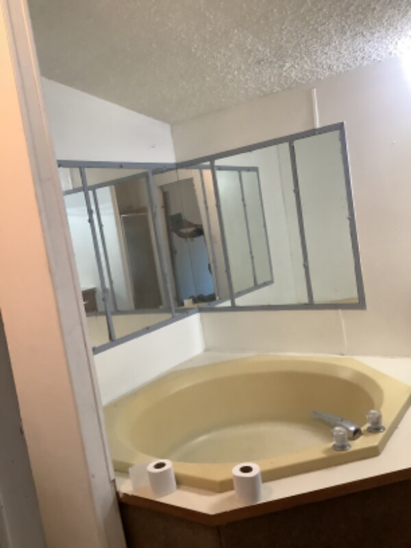 Building Photo - 9590 SW McAdoo Rd