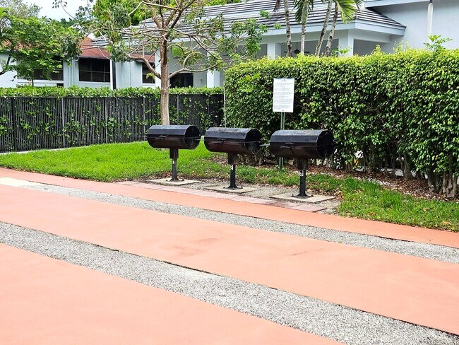 Building Photo - 14747 Cumberland Dr