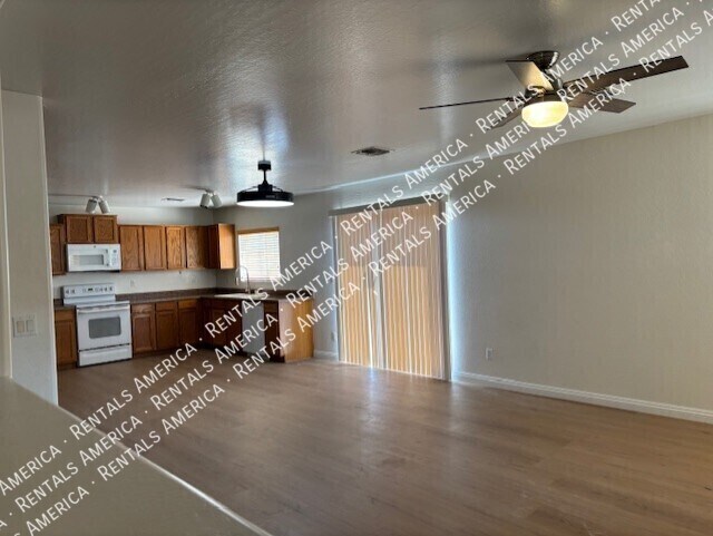 Building Photo - 11627 W Cheryl Dr