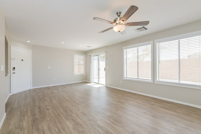 Building Photo - 5007 Pine Mountain Ave