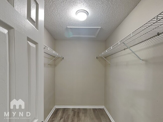 Building Photo - 809 Toledo Ct