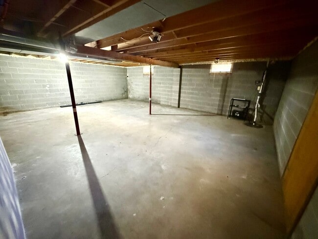 Building Photo - *AMAZING Sprawling Ranch Home*