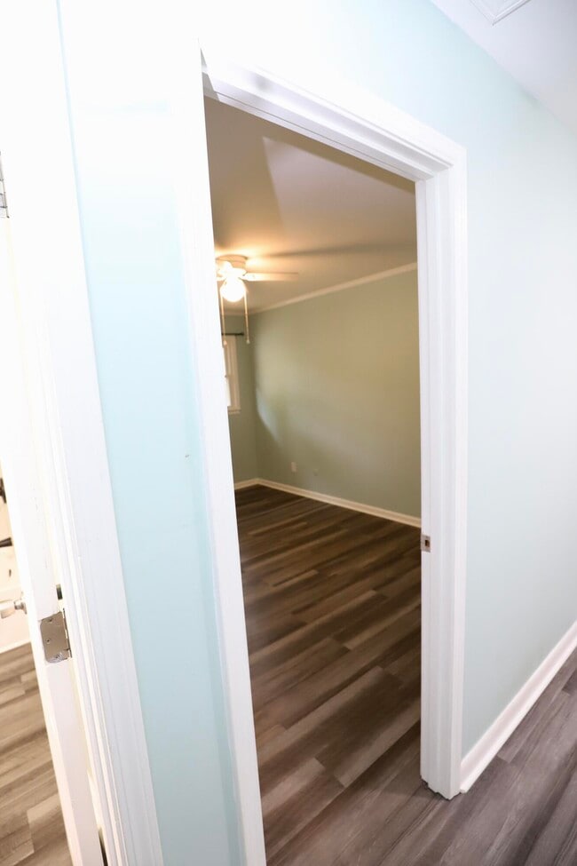 Building Photo - 807 N Guignard Dr