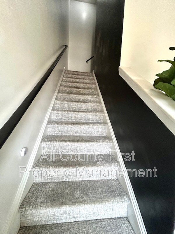 Building Photo - 4564 Parkview Square