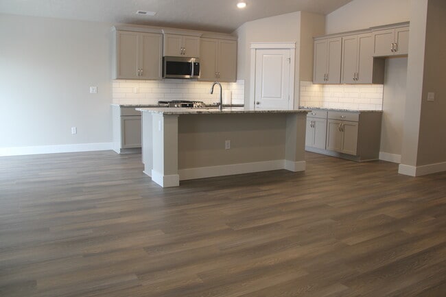 Building Photo - 16555 Senden Ave