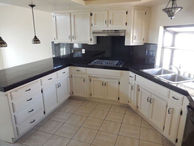 Building Photo - 147 Searidge Ct