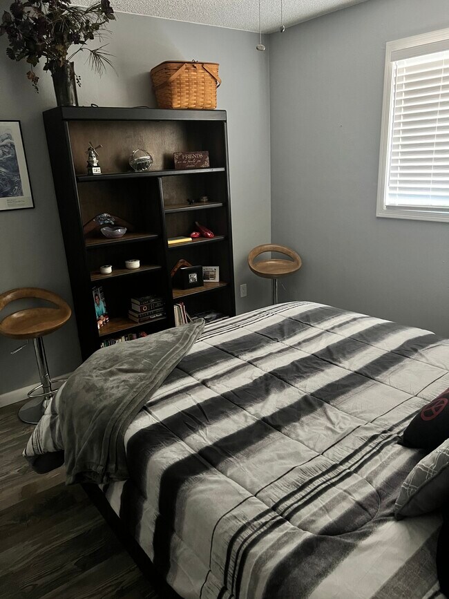 Bedroom 3 - 1209 E Campus Dr